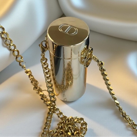 Christian Dior Authentic Gold Minaudière Clutch/Crossbody Chain Strap Luxury. - Picture 5 of 5